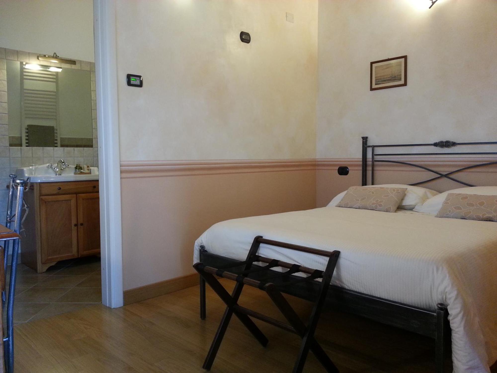 La Locanda di San Biagio Bolzaneto Ruang foto