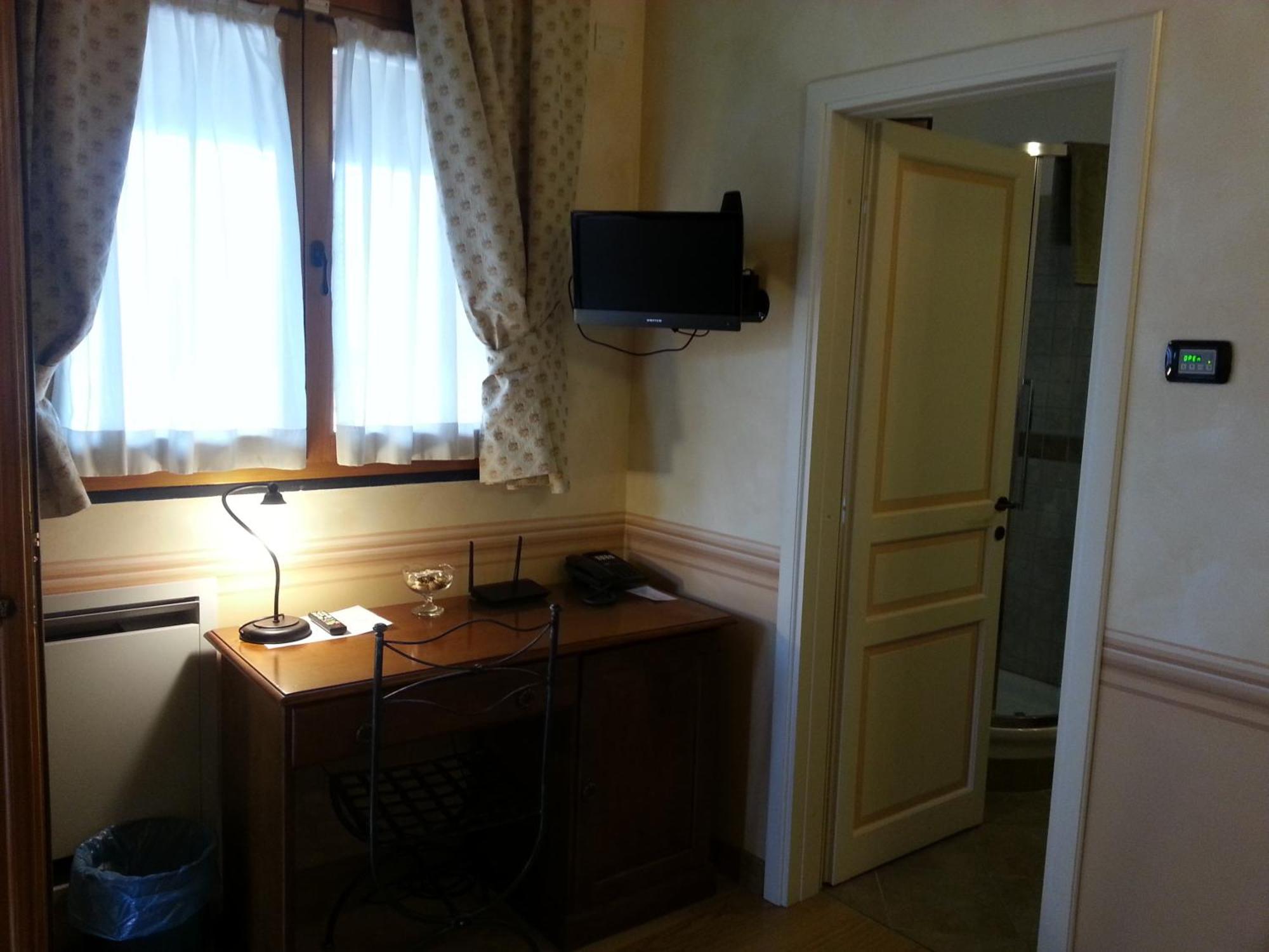 La Locanda di San Biagio Bolzaneto Ruang foto