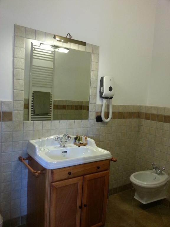 La Locanda di San Biagio Bolzaneto Ruang foto